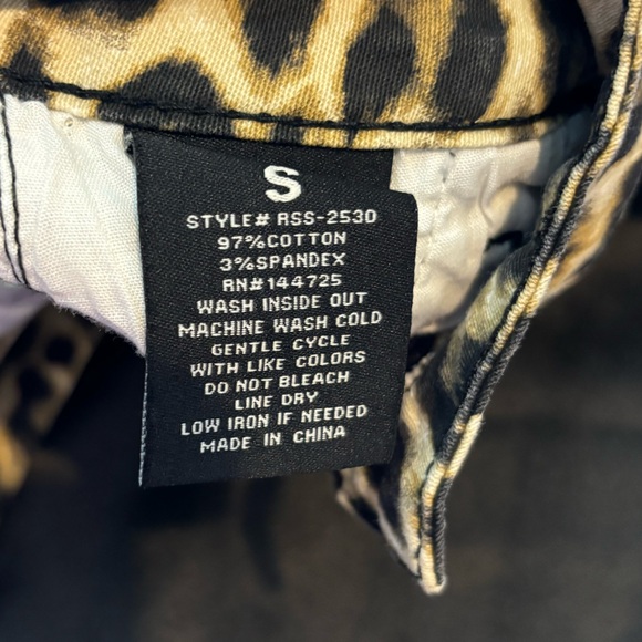 American Bazi 🐆 Cheetah Print Cargo Bermuda Shorts Size Small - Picture 4 of 5